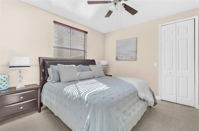 bedroom featuring ceiling fan and a closet