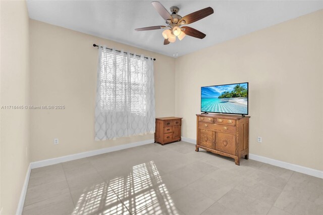 bedroom with ceiling fan