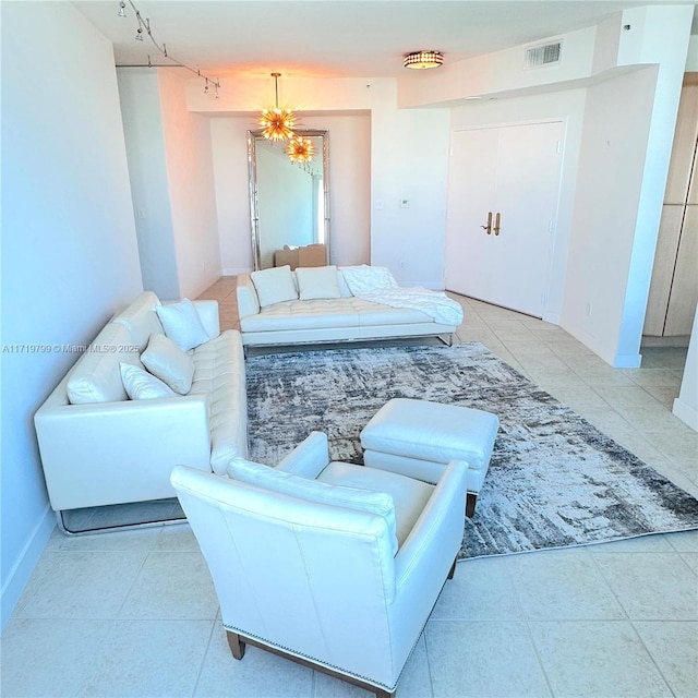 Listing photo 2 for 300 S Pointe Dr Unit 704, Miami Beach FL 33139