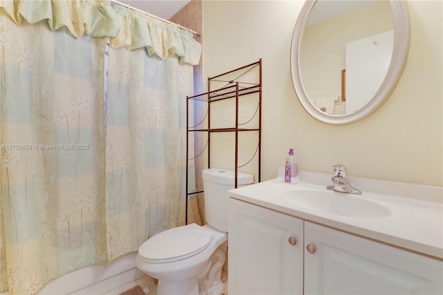 bathroom with a shower with curtain, vanity, and toilet