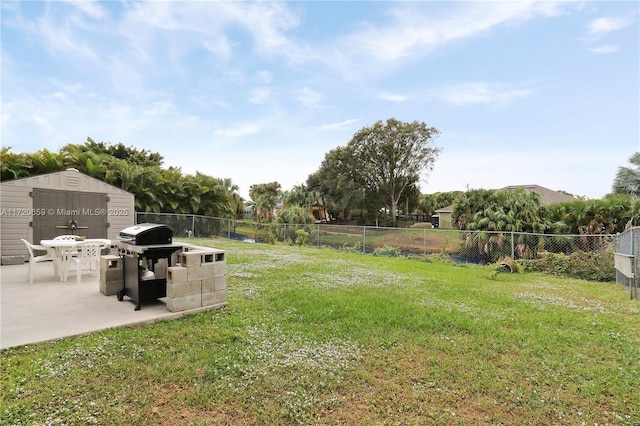 view of yard with a patio