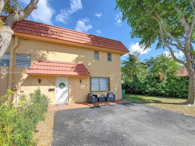 view of front of house featuring a patio area