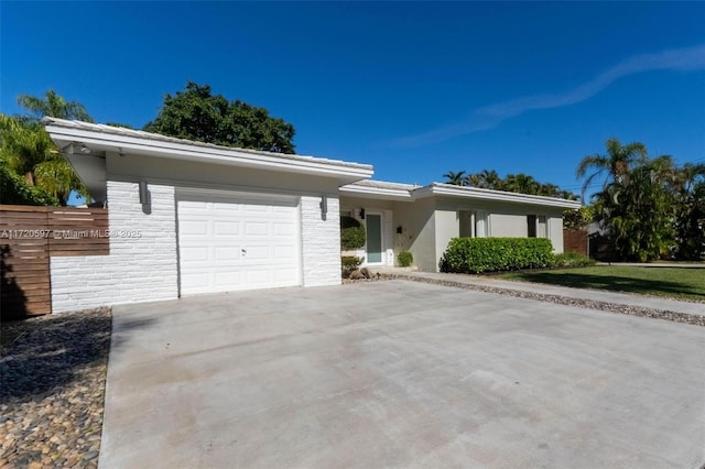 view of front facade featuring a garage