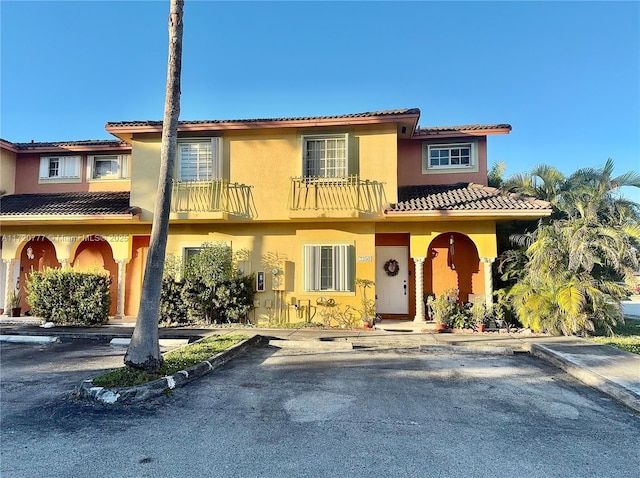 view of mediterranean / spanish-style house