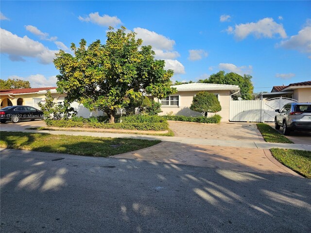 view of front of property