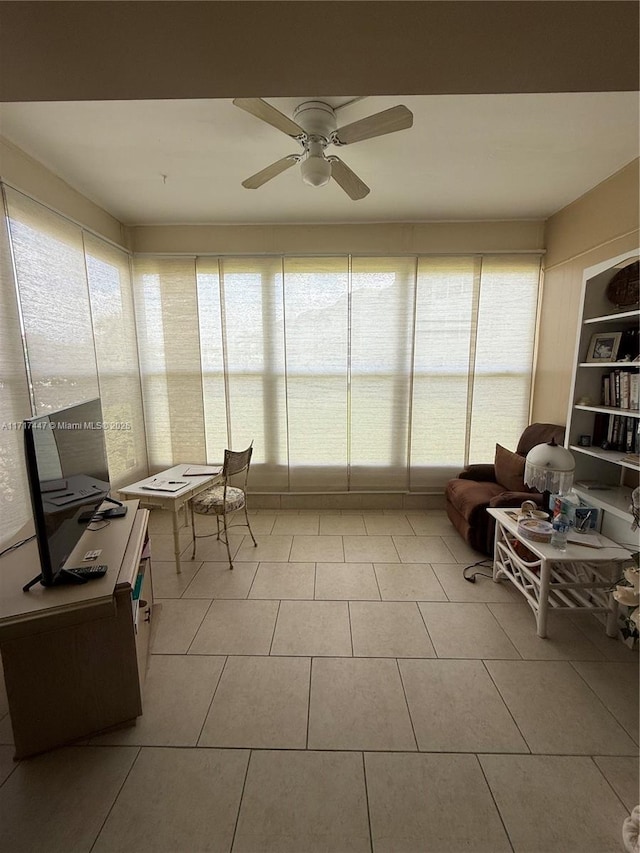 sunroom / solarium with ceiling fan