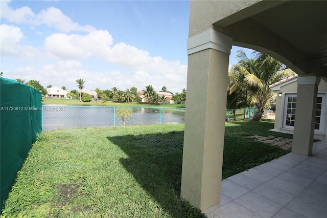 view of yard featuring a water view