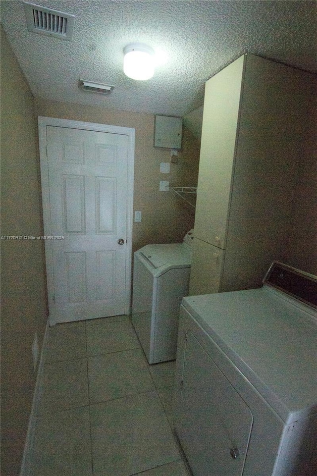 washroom featuring a textured ceiling