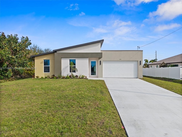 view of front of property featuring a front yard and a garage