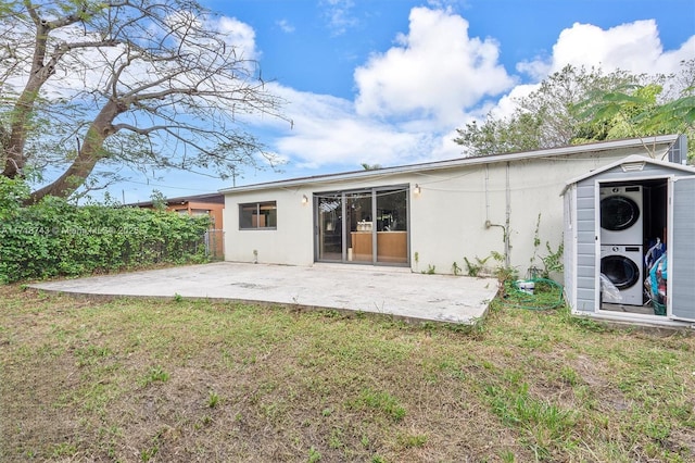 100 NE 51st St, Oakland Park, FL 33334 - rear view of house with stacked washing maching and dryer, a patio area, and stucco siding