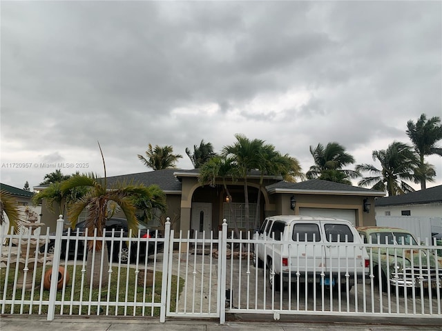 view of front facade featuring a garage