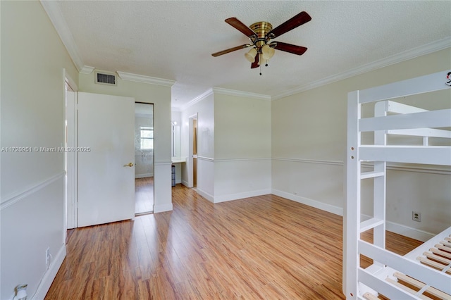 unfurnished bedroom with a textured ceiling, light hardwood / wood-style floors, ceiling fan, and ornamental molding