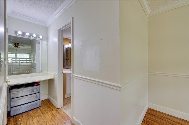 bathroom with hardwood / wood-style floors, a textured ceiling, ceiling fan, and ornamental molding