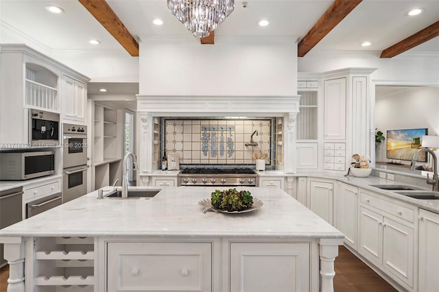 kitchen featuring appliances with stainless steel finishes, a kitchen island with sink, and sink