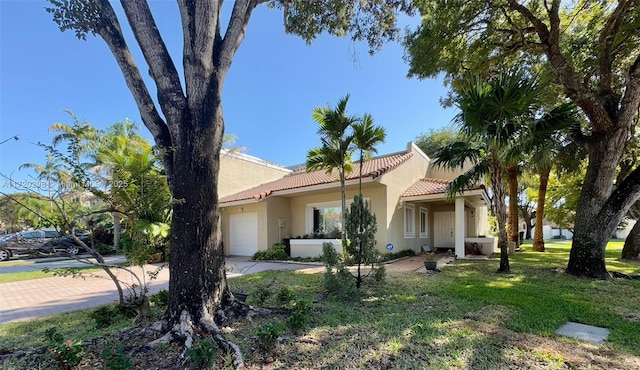 view of front of property featuring a garage