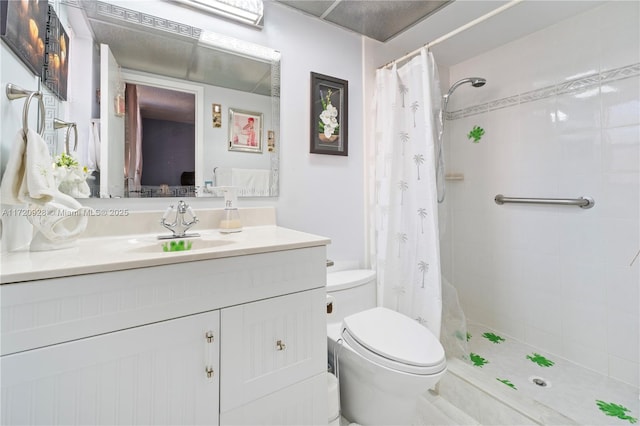 bathroom with a shower with curtain, vanity, and toilet