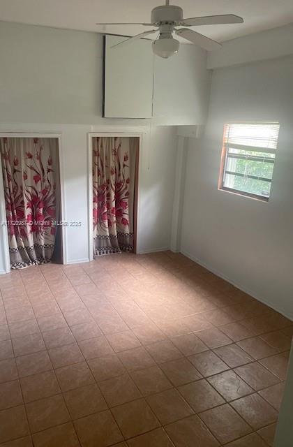 unfurnished bedroom featuring ceiling fan