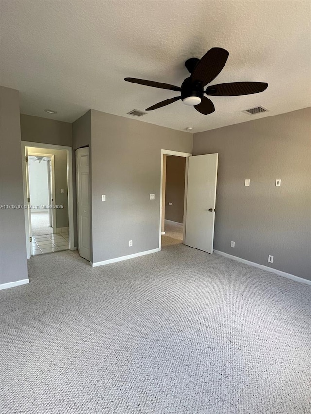 unfurnished bedroom featuring ceiling fan and a textured ceiling