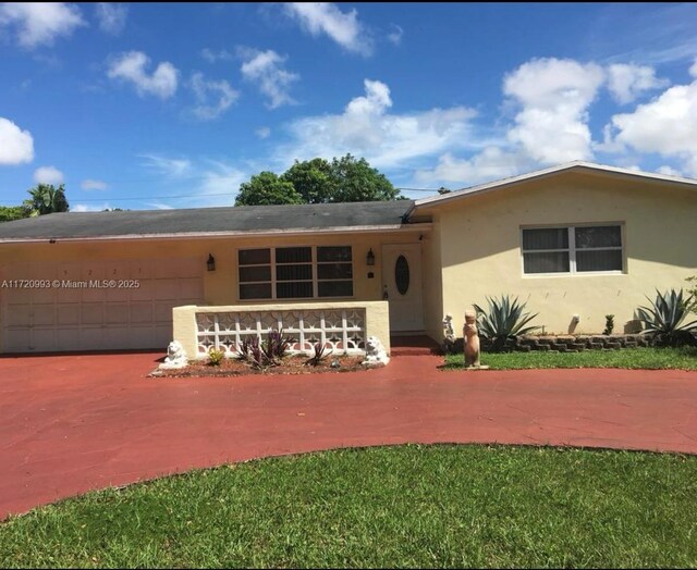 view of front facade featuring a garage, stucco siding, and concrete driveway