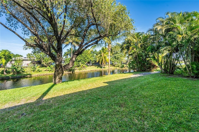 view of yard featuring a water view