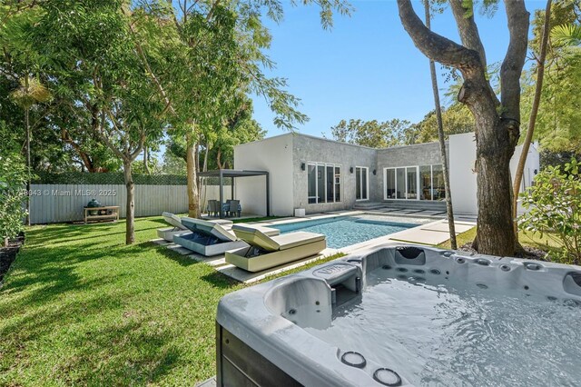 view of front of home featuring a front yard