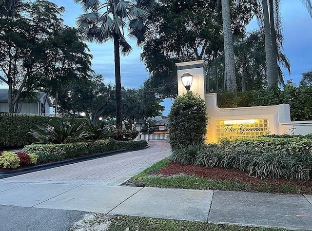 view of community / neighborhood sign