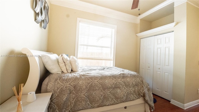 bedroom featuring ceiling fan, a closet, crown molding, and wood-type flooring