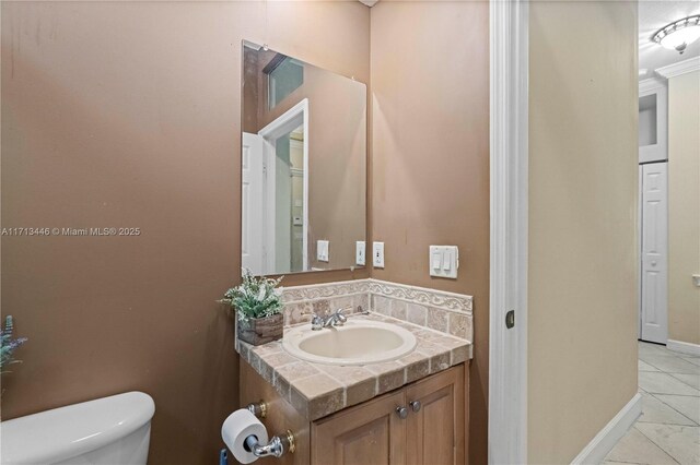 full bathroom featuring tile patterned flooring, crown molding, toilet, vanity, and independent shower and bath