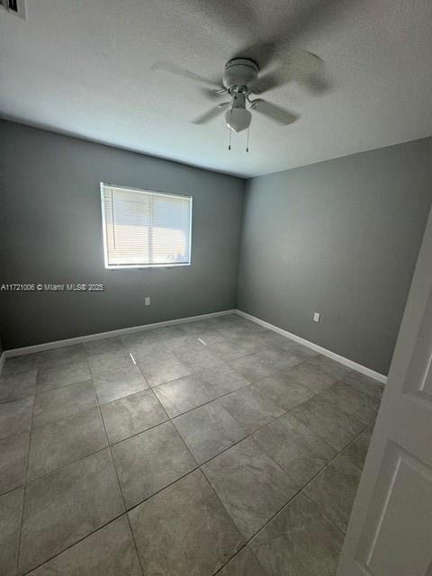 empty room featuring ceiling fan