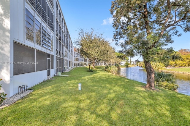 view of yard featuring a water view