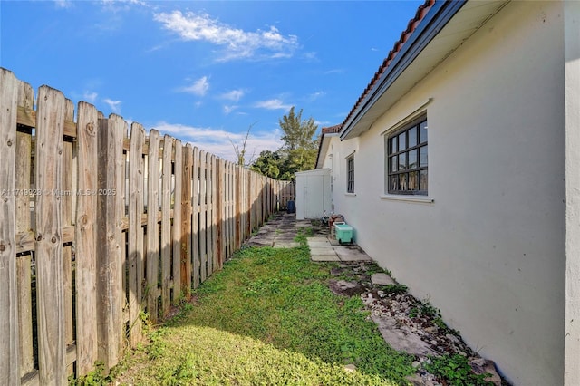 view of yard featuring fence