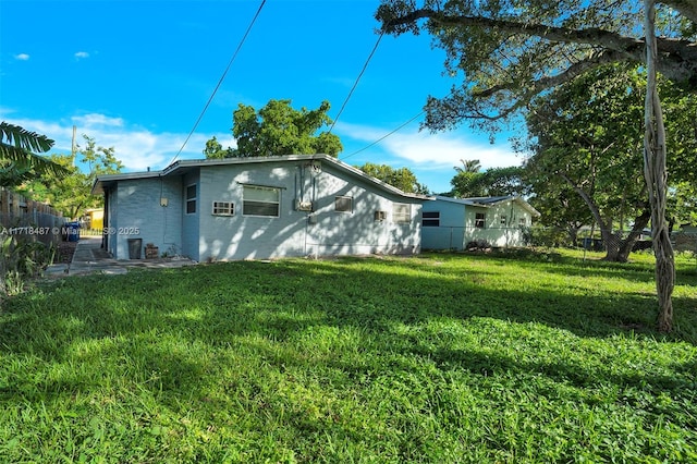 back of house featuring a yard