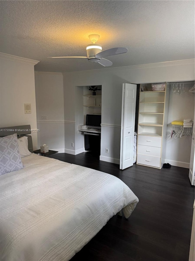 bedroom featuring crown molding, a textured ceiling, dark hardwood / wood-style floors, a closet, and ceiling fan