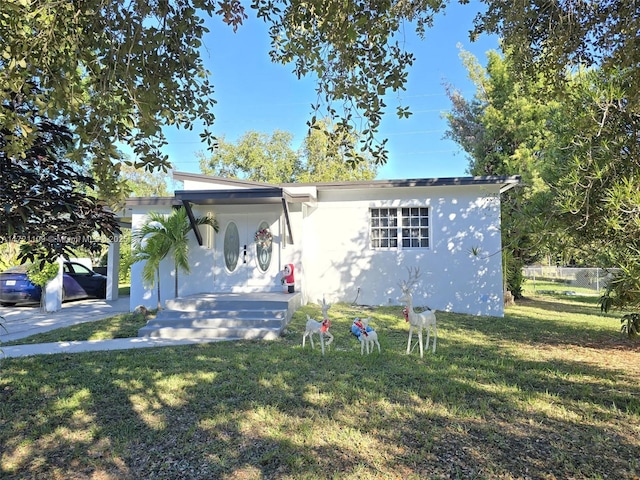 view of front of house featuring a front yard