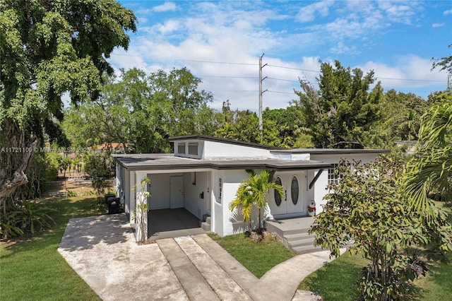 571 Raven Ave, Miami Springs, FL 33166 - view of front of home featuring stucco siding, concrete driveway, and an attached carport