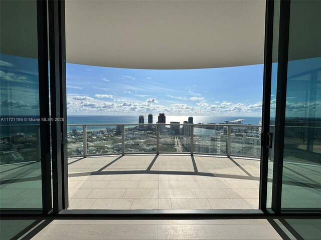 Listing photo 3 for 501 W Ave Unit 4205, Miami Beach FL 33139