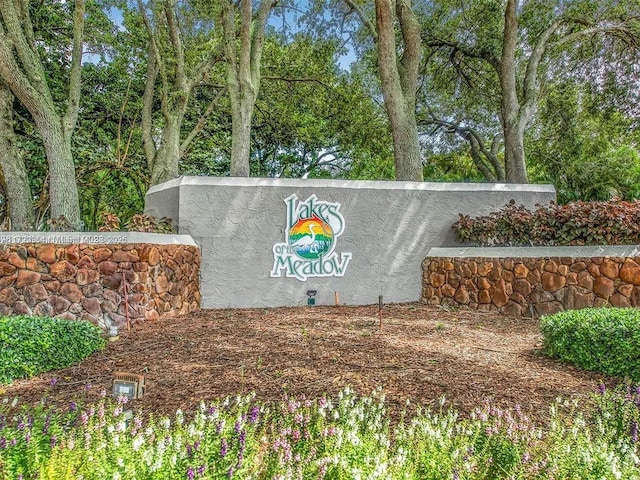 view of community / neighborhood sign