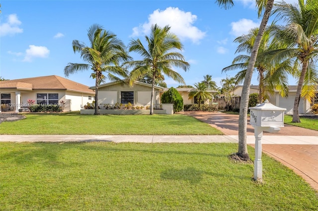 single story home with a front lawn