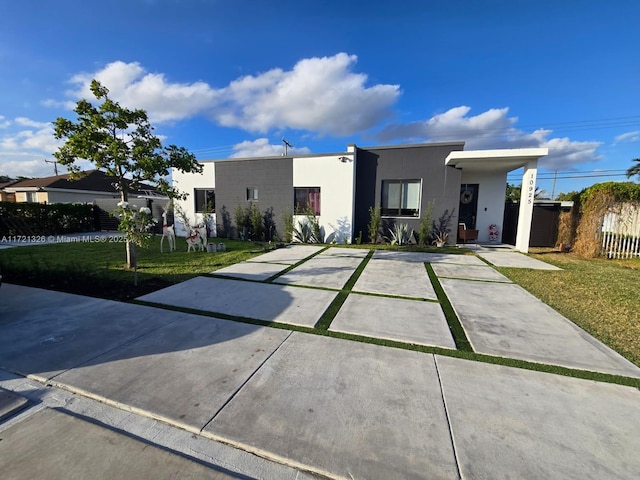 modern home featuring a front lawn