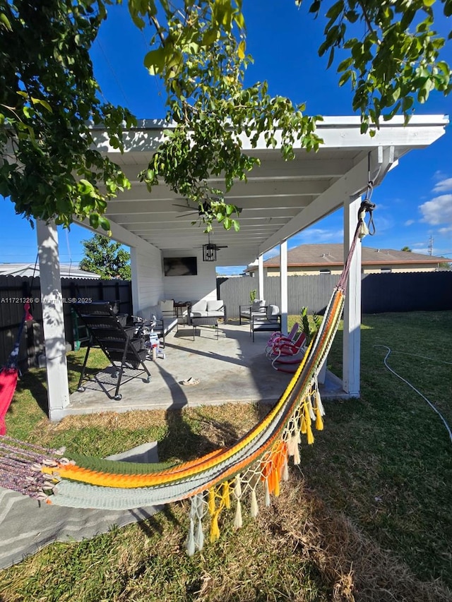 view of yard featuring a patio area