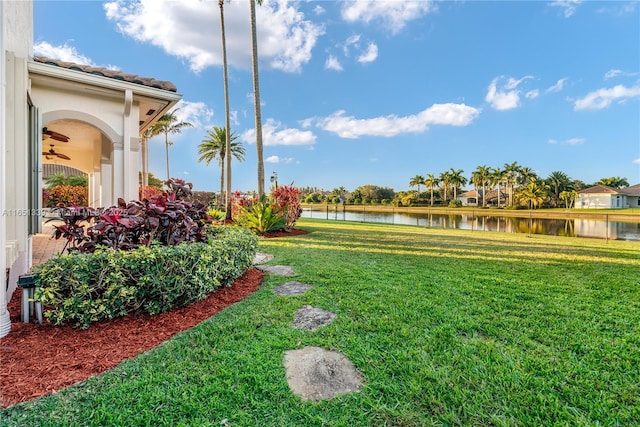 view of yard featuring a water view