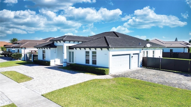 view of front of home featuring a front yard and a garage