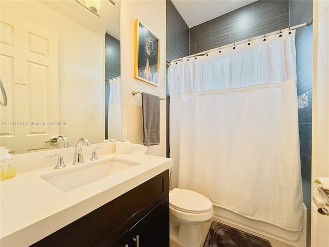 bathroom featuring a shower with curtain, vanity, and toilet