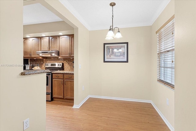 kitchen with backsplash, light wood-type flooring, pendant lighting, a chandelier, and stainless steel electric range