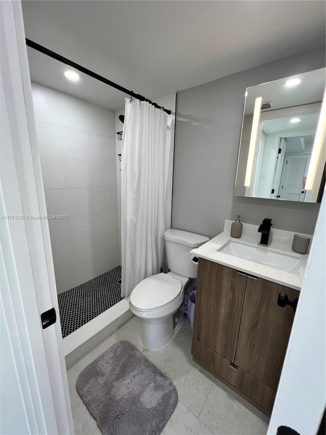 bathroom with a shower with curtain, vanity, and toilet