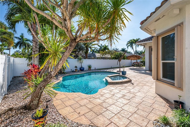 view of pool with an in ground hot tub and a patio area