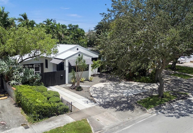 view of front of property