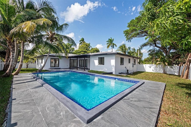 view of swimming pool featuring a lawn