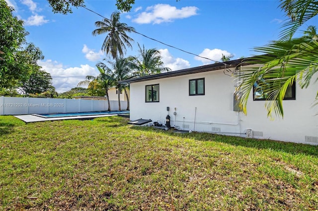 view of yard featuring a fenced in pool