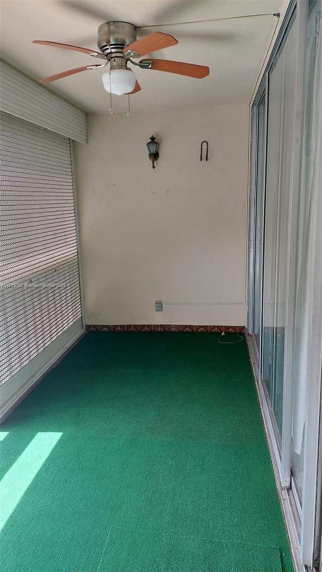 unfurnished room with carpet and ceiling fan